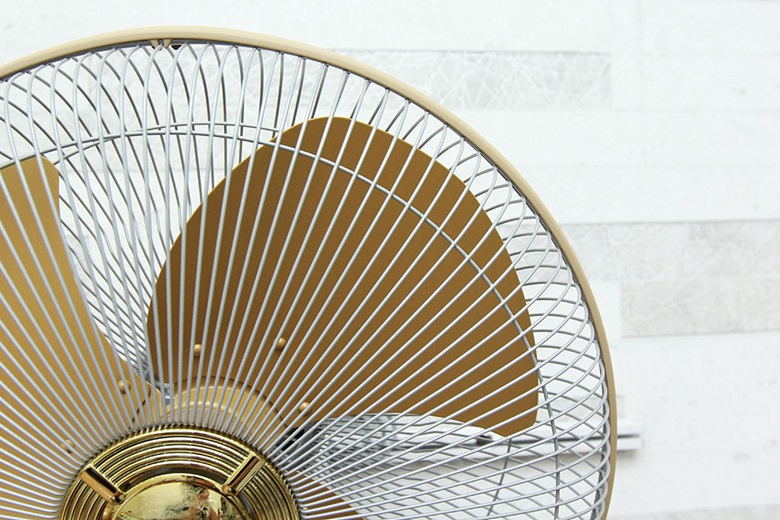 Lồng quạt đan khít, an toàn khi dùng